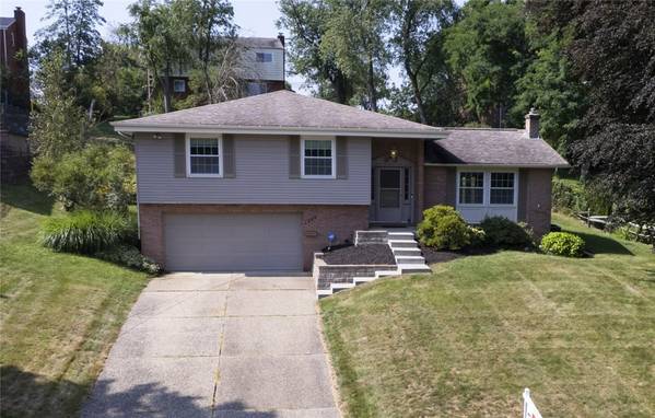 1248 Satellite Circle, St Clair, PA 15241