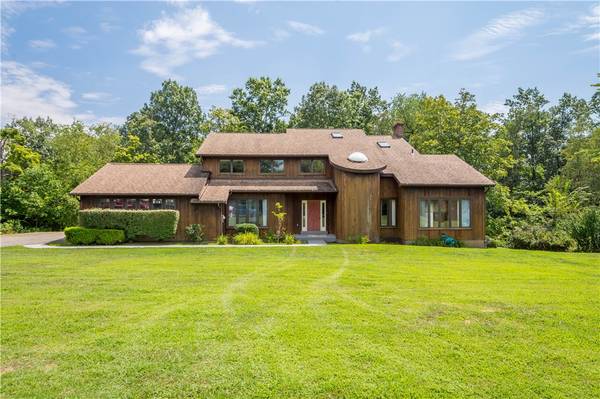 9 Highview Dr, Bell Acres, PA 15143