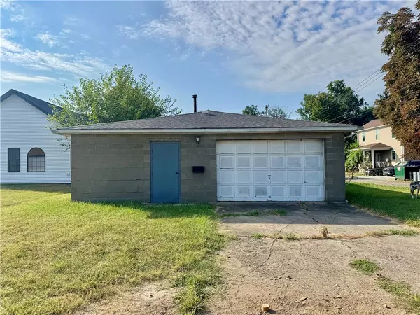 486 Jefferson Ave,  Vanport,  PA 15009