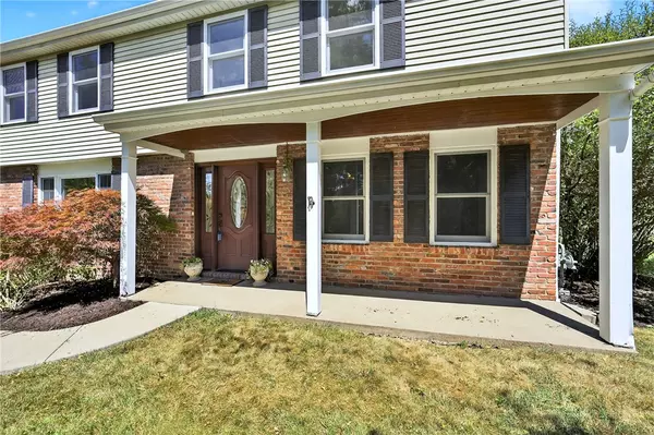 613 Robinhood Ln, Peters Twp, PA 15317