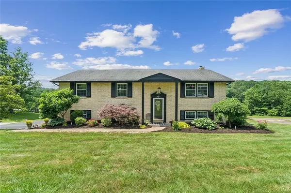 201 W Edgewood Drive, Peters Twp, PA 15317