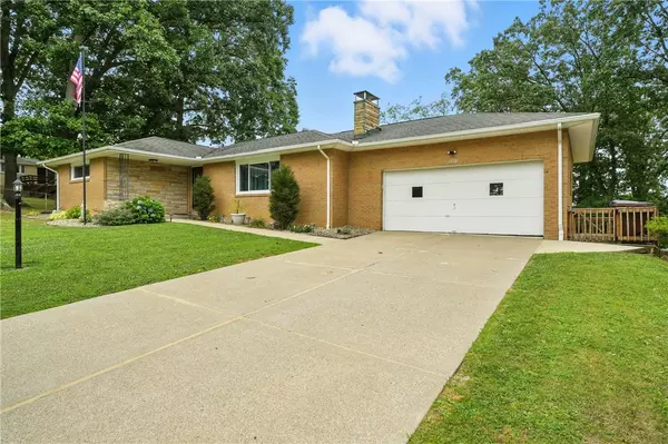 1718 N Judy Lynn Dr, Farrell, PA 16121