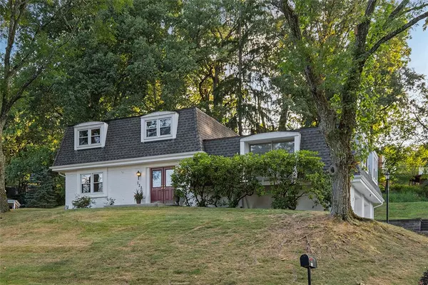 123 Oxbridge Dr, Ross Twp, PA 15237