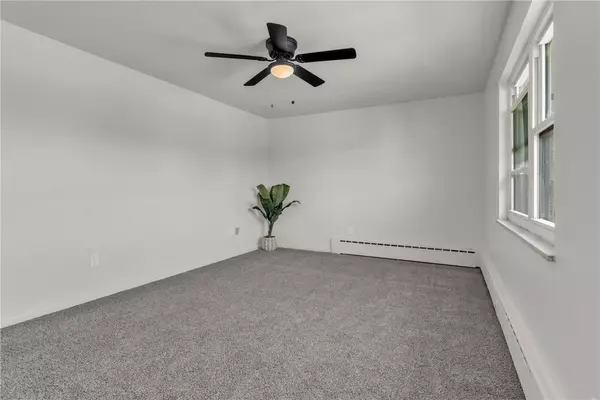 Coraopolis, PA 15108,434 5th Ave