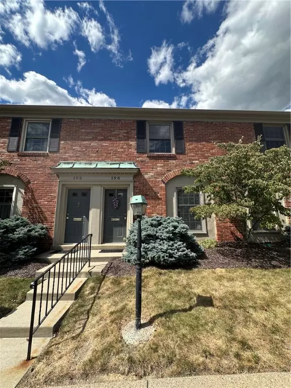 Pittsburgh, PA 15216,196 Jamestown Dr