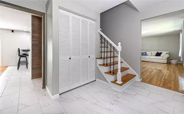 Mccandless, PA 15101,8220 Post Rd