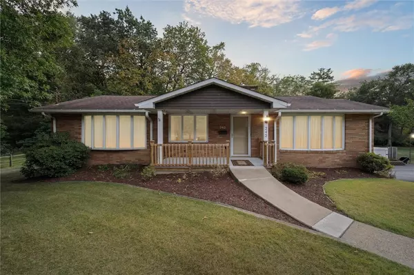 242 Drake Rd, Bethel Park, PA 15102