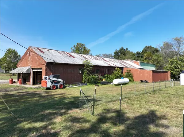 34 Province Hill Rd, Masontown, PA 15461