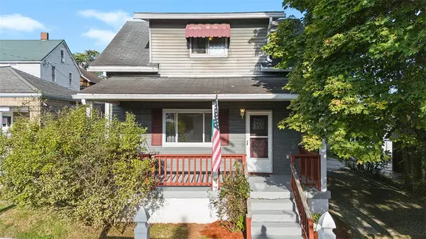 404 1/2 Franklin Ave, Vandergrift, PA 15690