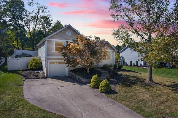 768 Greenhaven Dr, Bethel Park, PA 15102