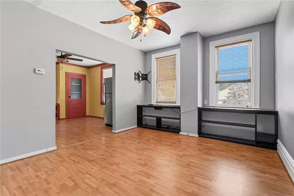 Greenfield, PA 15207,213-215 Saline Street