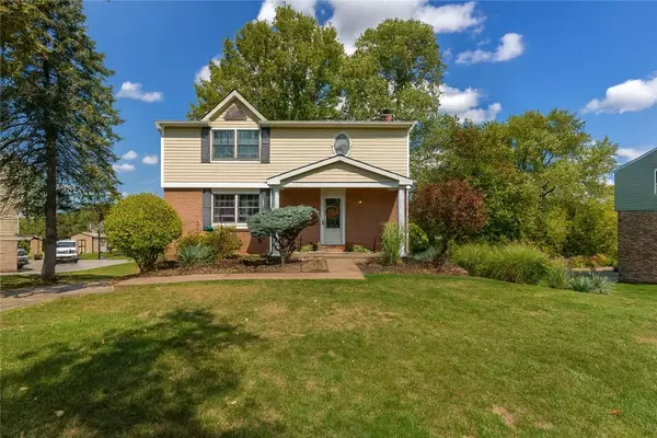 455 Laredo Dr, Upper St Clair, PA 15241