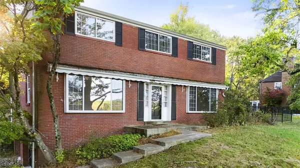 214 Farmington Rd, O'hara, PA 15215