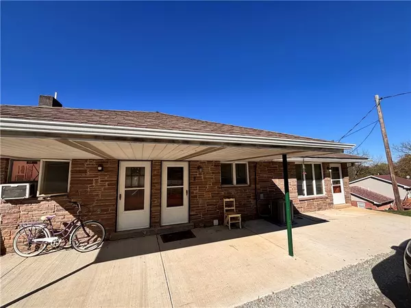 2695 W Chestnut St #2, Canton Twp, PA 15301