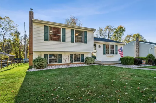 1823 Ivanhoe Dr, North Huntingdon, PA 15642