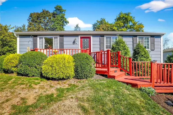 1015 Highfield Rd, Bethel Park, PA 15102