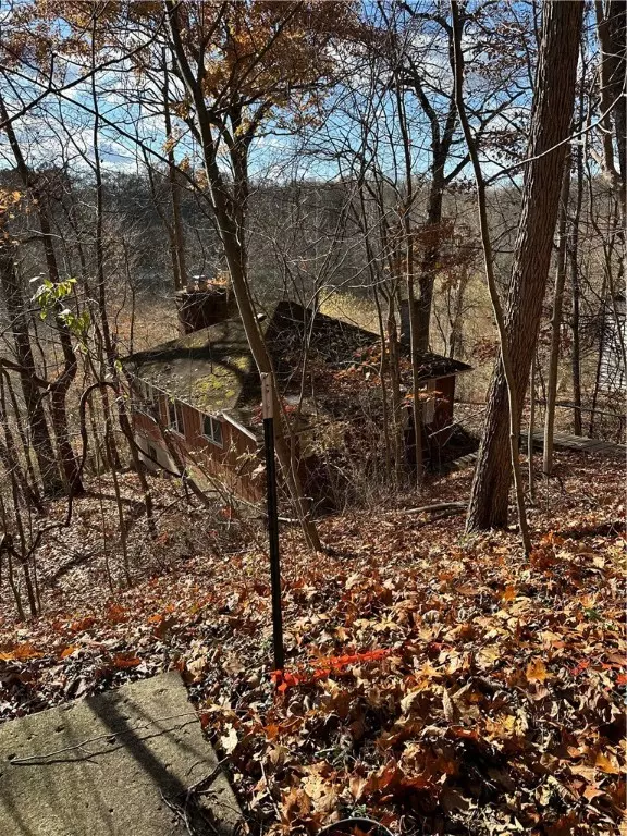 360 Lakewood Gardens Rd, Hickory Twp, PA 16105