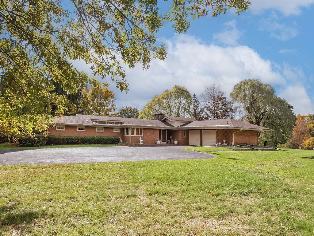 4555 Glen Eden Rd, Cranberry Twp, PA 16066