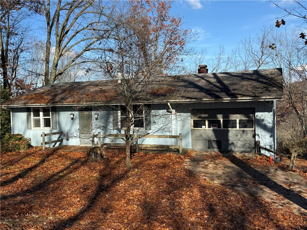 233 Horseshoe Dr, Adams Twp, PA 16046