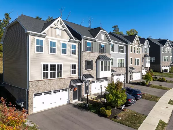 452 Greenwood Dr, North Strabane, PA 15317