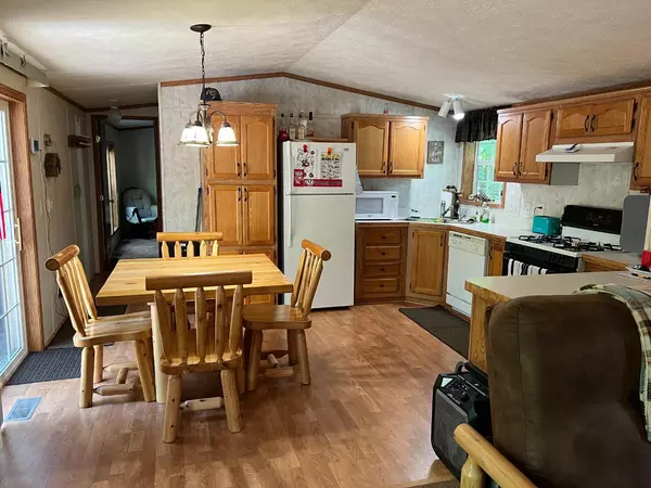 Crivitz, WI 54114,15412 GRINDLE OAK DR