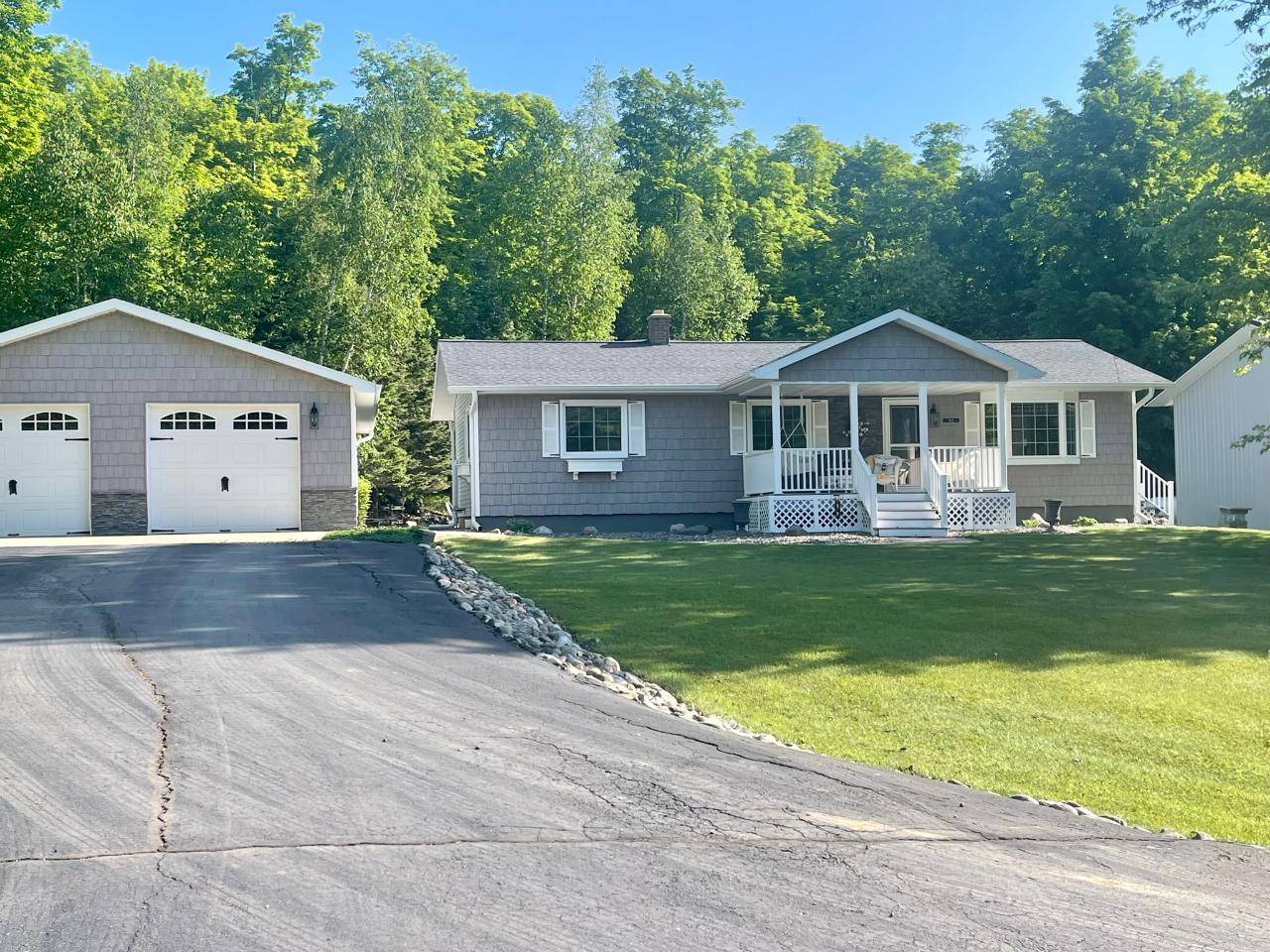 Iron River, MI 49935,826 ROBERTS DR