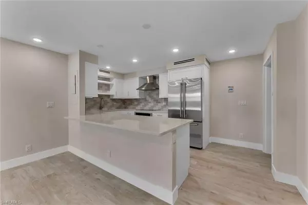 Naples, FL 34102,1919 Gulf Shore BLVD N #103