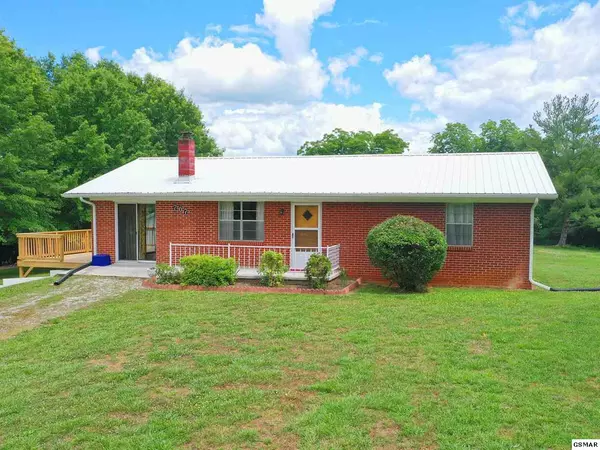 707 Cross RD, Dandridge, TN 37725