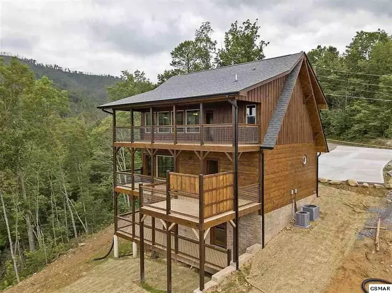 883 Chestnut DR, Gatlinburg, TN