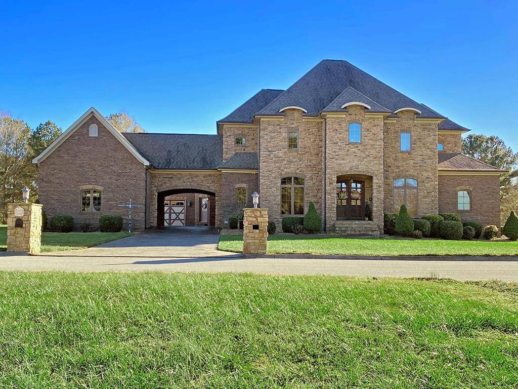 2467 Wild Pear TRL, Dandridge, TN 37725