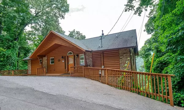 501 SMOKY VIEW CT, Gatlinburg, TN 37738