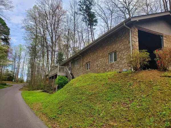 Gatlinburg, TN 37739,1505 Lake DR