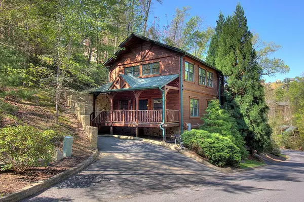 652 Gatlinburg Falls WAY, Gatlinburg, TN 37738