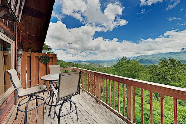 Gatlinburg, TN 37738,2042 Luzerne DR