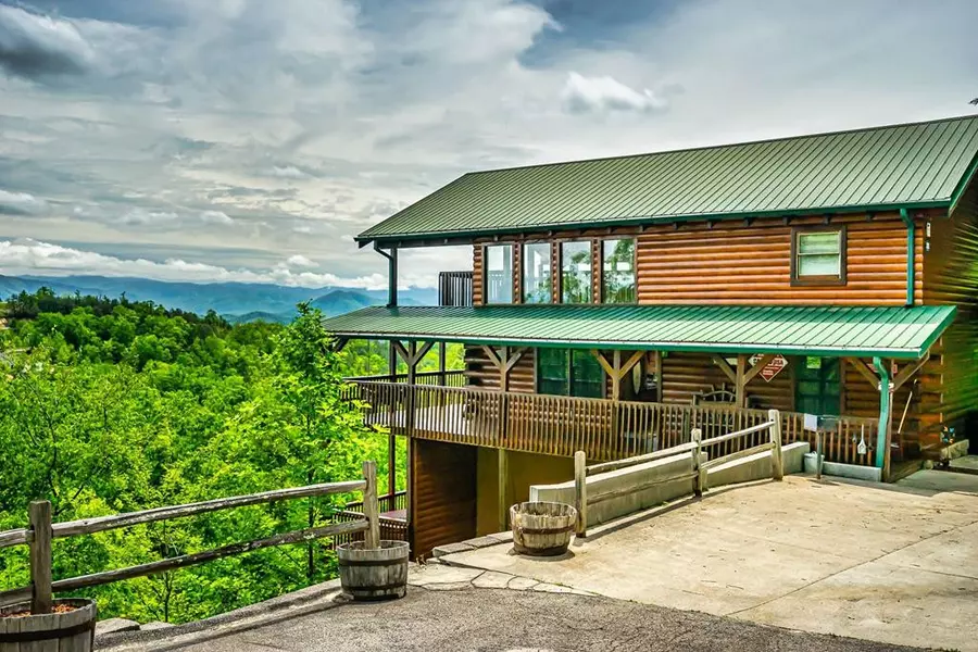 2280 Bluff Mountain RD, Sevierville, TN 37876