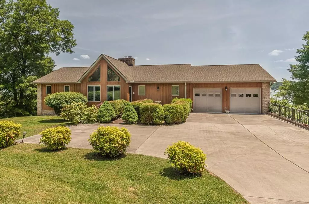 Dandridge, TN 37725,990 Bridgeview Hills DR