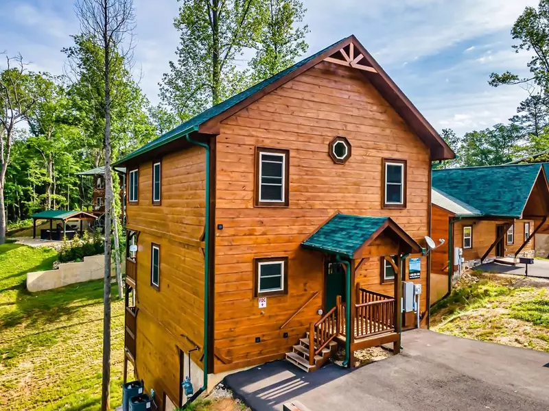 1122 Greenbriar Village LN, Gatlinburg, TN 37738