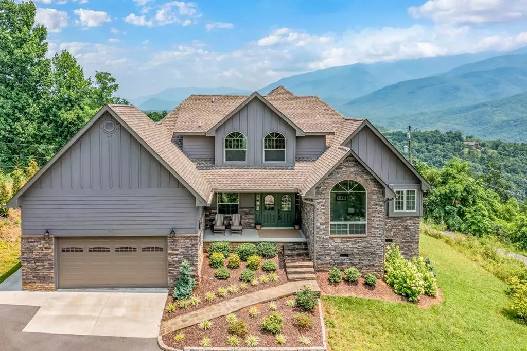 Gatlinburg, TN 37738,904 Pine Cone WAY