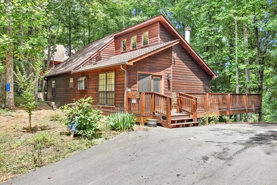 518 Deer Path LN, Gatlinburg, TN 37738