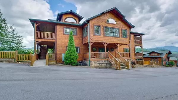 Gatlinburg, TN 37738,702 Park Vista WAY