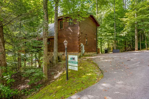 Gatlinburg, TN 37738,707 Poplar Falls WAY