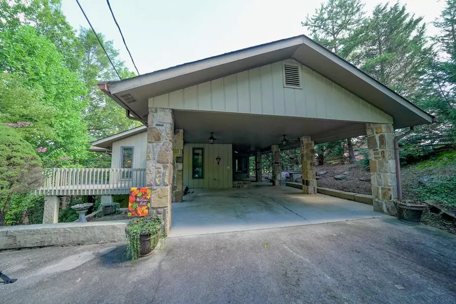 428 Moody DR, Gatlinburg, TN 37738