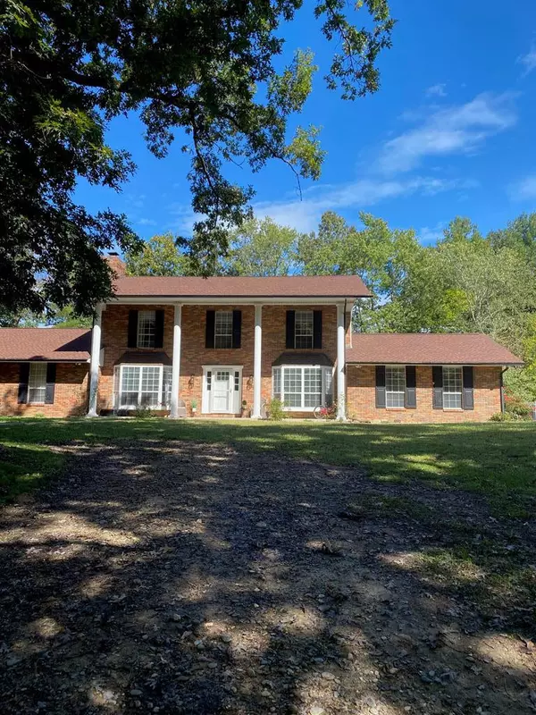 1302 Poplar CT, Sevierville, TN 37862