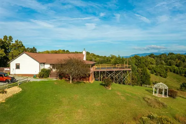 Sevierville, TN 37876,669 Red Bud LN