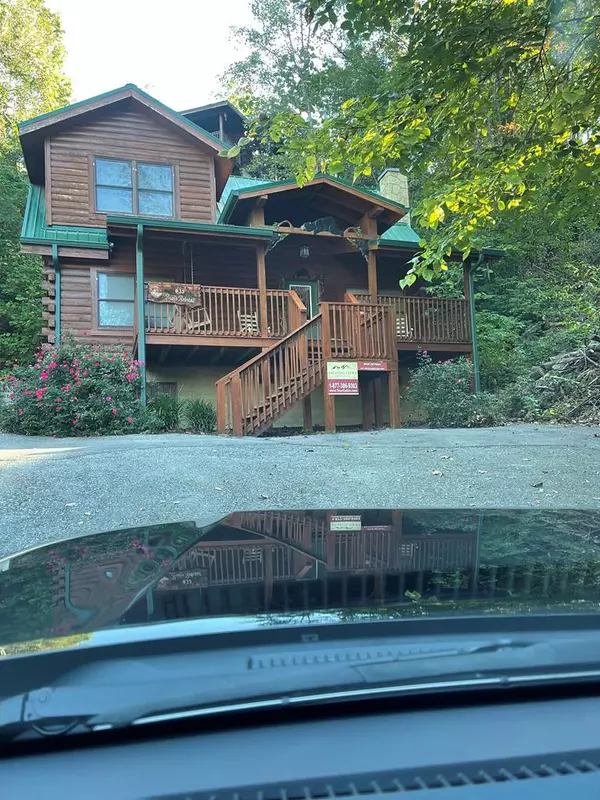 633 Chickasaw Gap WAY, Pigeon Forge, TN 37863