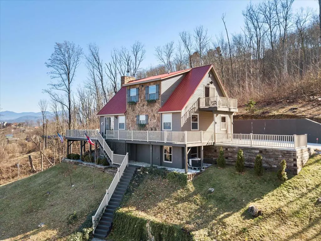 Gatlinburg, TN 37738,833 Chestnut DR