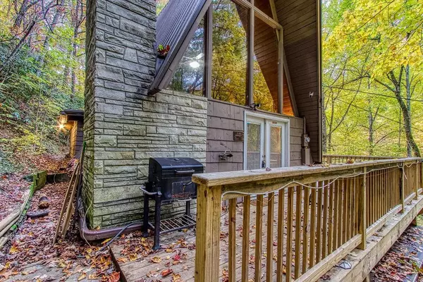 1134 Ski Mtn RD, Gatlinburg, TN 37738