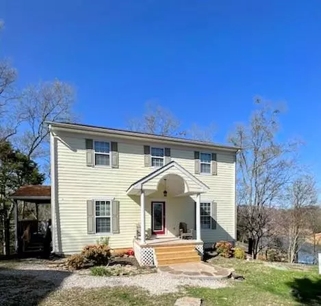 411 Sinker LN, Dandridge, TN 37725