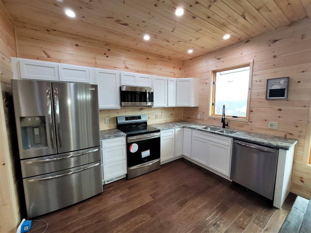 Gatlinburg, TN 37738,419 Red Hawk WAY