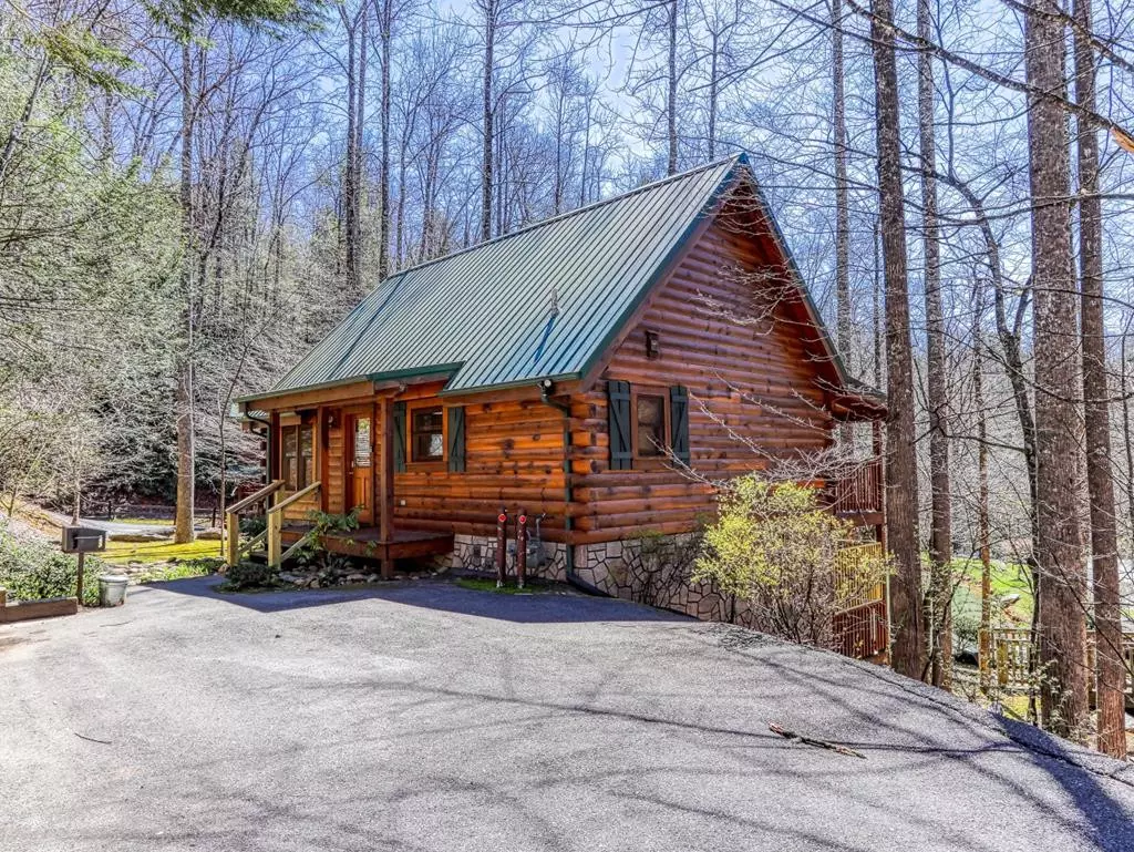 Gatlinburg, TN 37738,702 Poplar Falls WAY